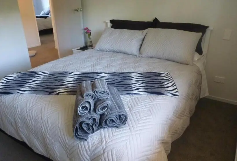Standard room with outdoor bath, Abel Tasman Kaiteriteri B & B
