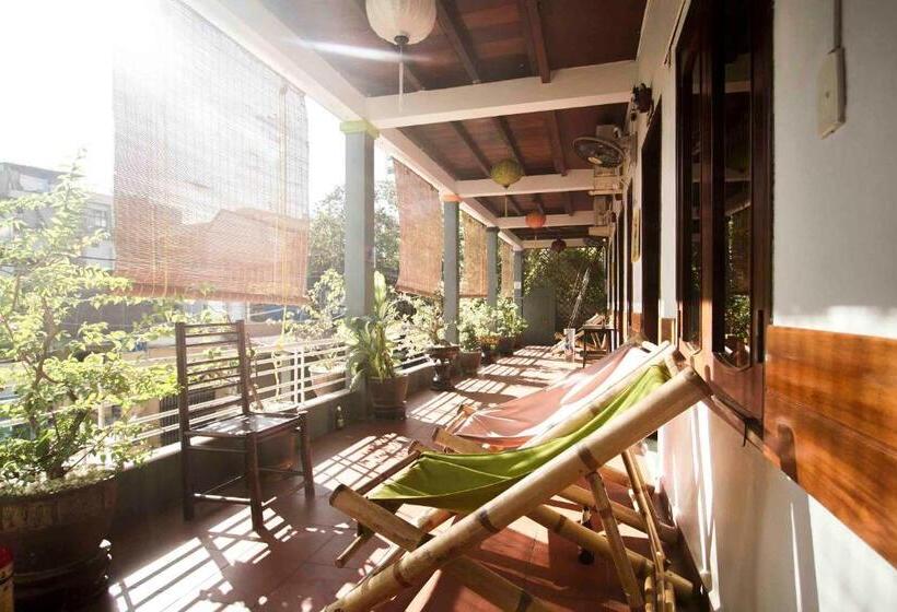 تختخواب در اتاق مشترک, Vietnam Backpacker Hostels   Hue