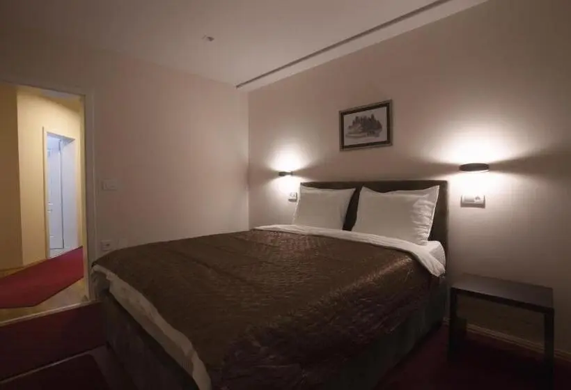 سوییت لوکس, Apartmani Brocat