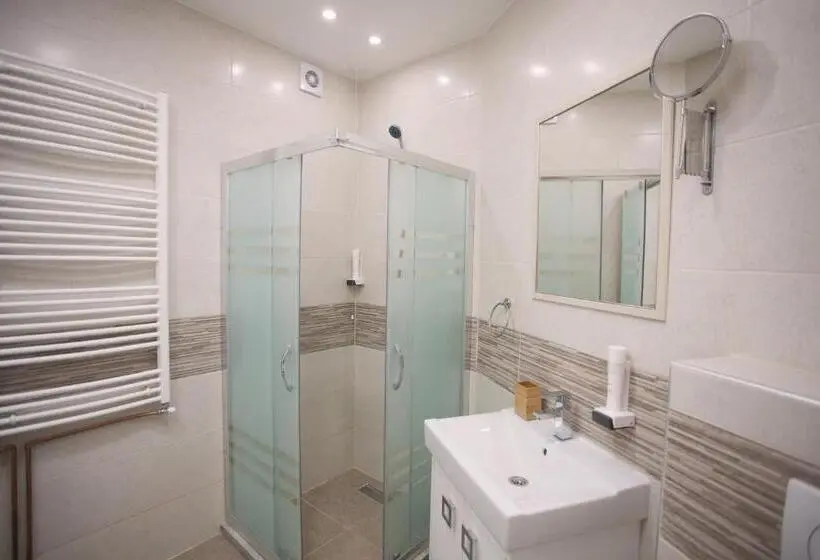 اتاق استاندارد با بالکن, Apartmani Brocat