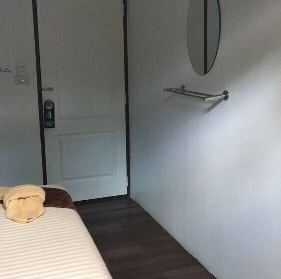 Quarto Estandar Banheiro Compartilhado, Decho Hostel