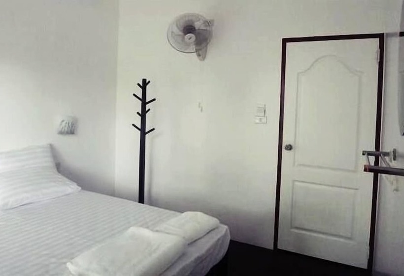 Quarto Estandar Banheiro Compartilhado, Decho Hostel