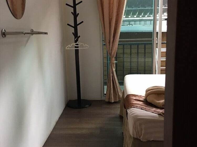 اتاق استاندارد با سرویس بهداشتی مشترک, Decho Hostel