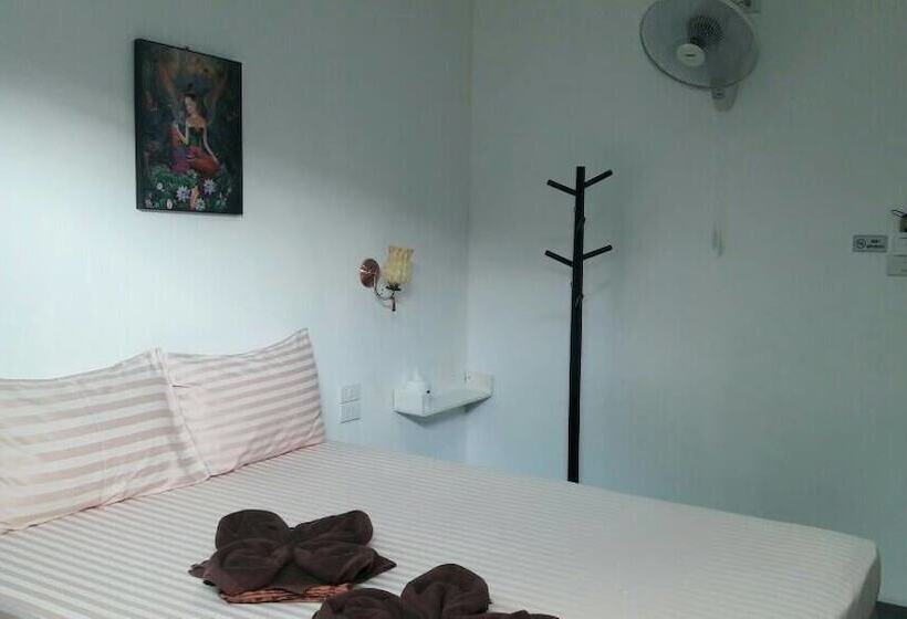 Quarto Estandar Banheiro Compartilhado, Decho Hostel