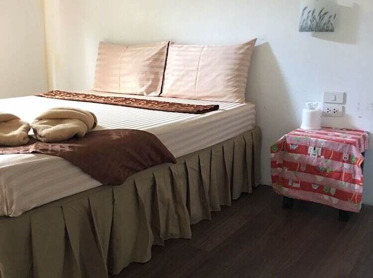 Quarto Estandar Banheiro Compartilhado, Decho Hostel