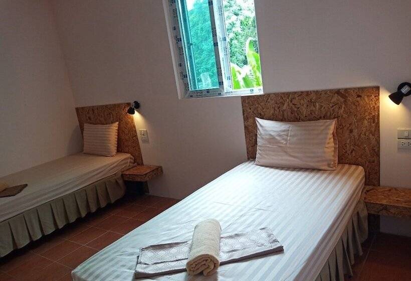 Quarto Estandar, Decho Hostel