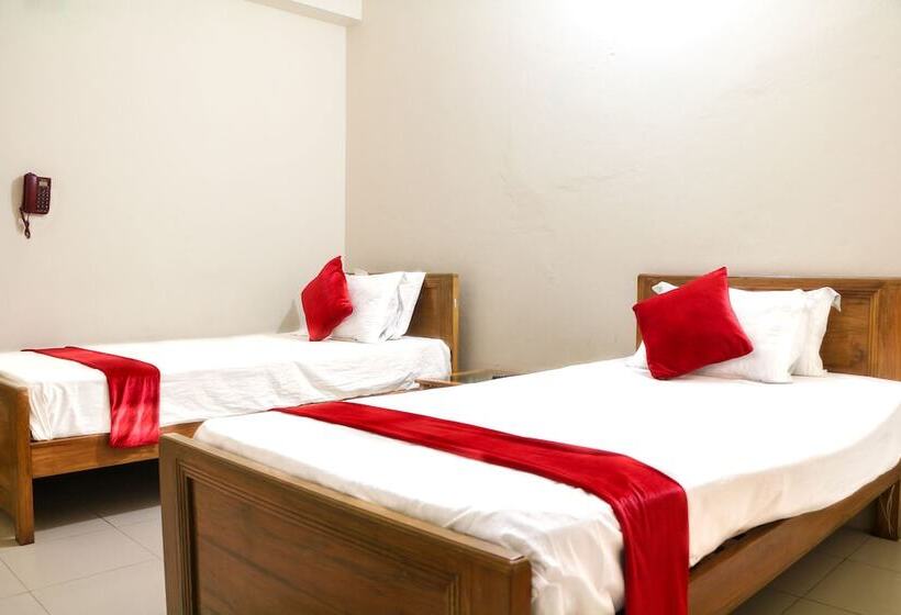 اتاق استاندارد سه نفره, Amir S Dhaka