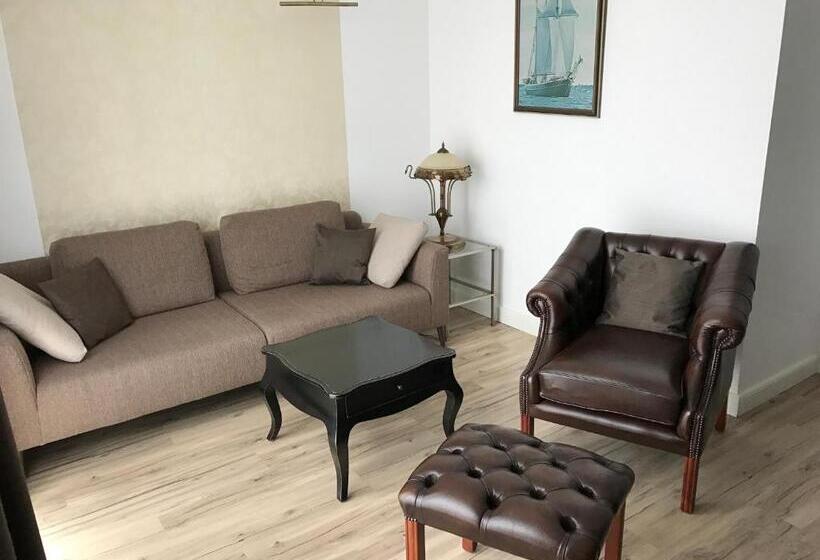 سوییت لوکس, De Insulåner