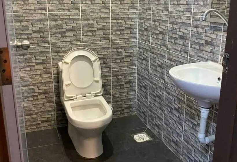Perhesviitti, Room V At Kluang Parade