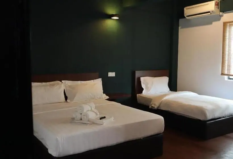 Deluxe Kolmen Hengen Huone, Room V At Kluang Parade