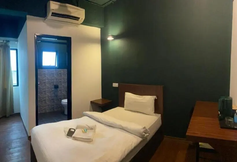 Standard Yhden Hengen Huone, Room V At Kluang Parade