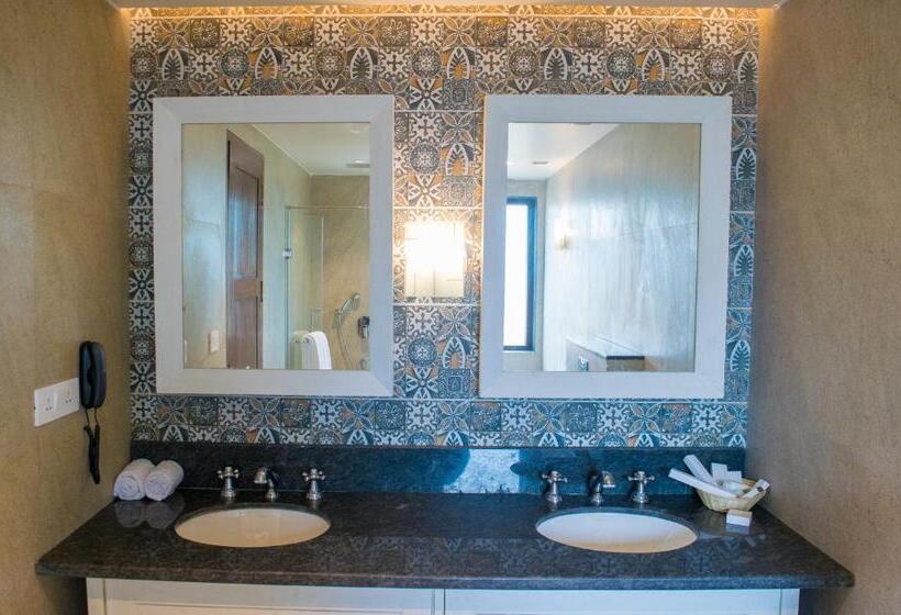 패밀리 스위트, The Ivy Anjuna