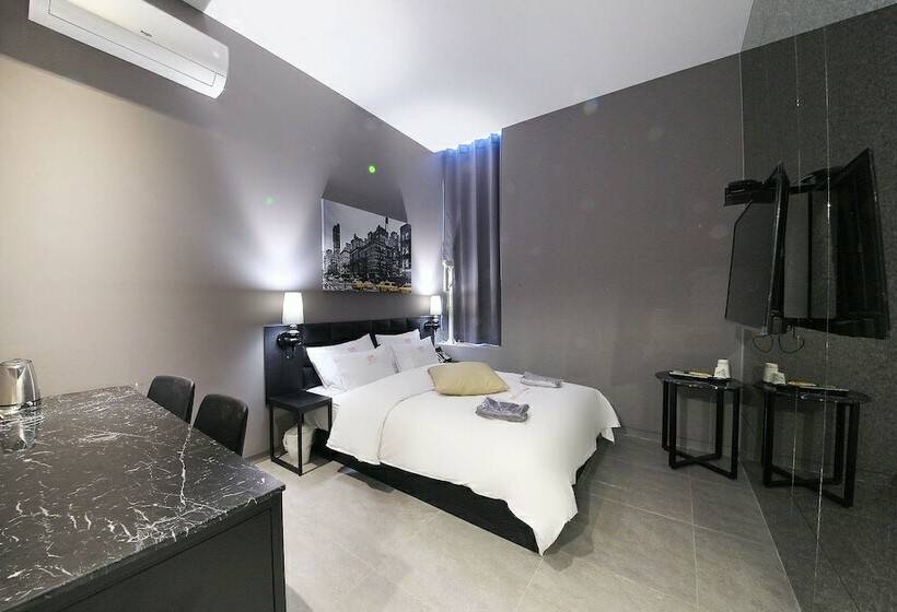 스탠다드 룸, Yaja Wirye