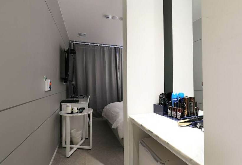 스탠다드 룸, Yaja Wirye