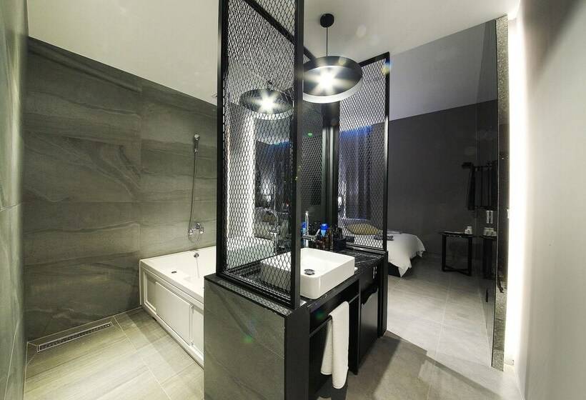 스탠다드 룸, Yaja Wirye