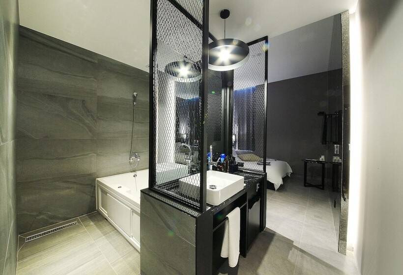 스탠다드 룸, Yaja Wirye