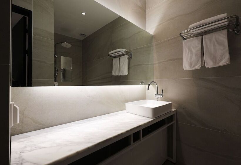 스탠다드 룸, Yaja Wirye