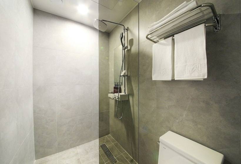 스탠다드 룸, Yaja Wirye