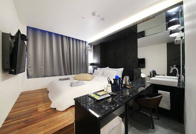 스탠다드 룸, Yaja Wirye