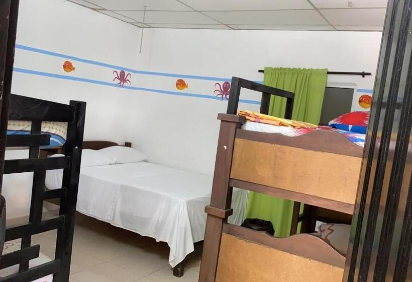 غرفة كلاسيكية رباعية, Palomino Hostel
