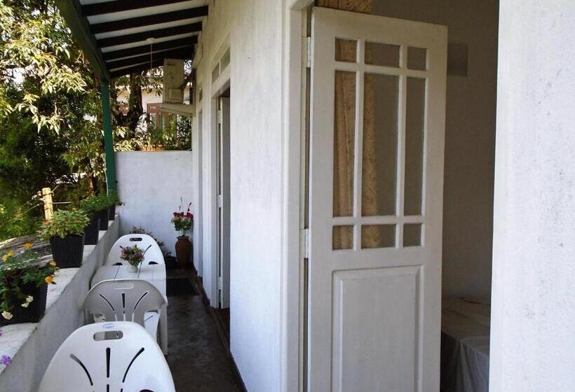 Standard room with outdoor bath, Kandy Mountain Cottage