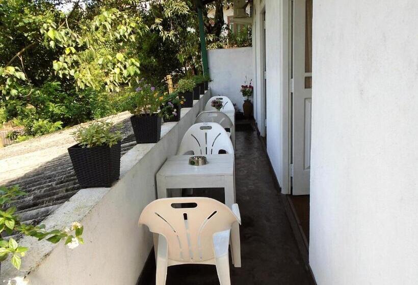 Standard room with outdoor bath, Kandy Mountain Cottage