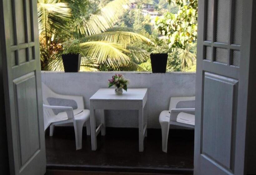 Standard room with outdoor bath, Kandy Mountain Cottage