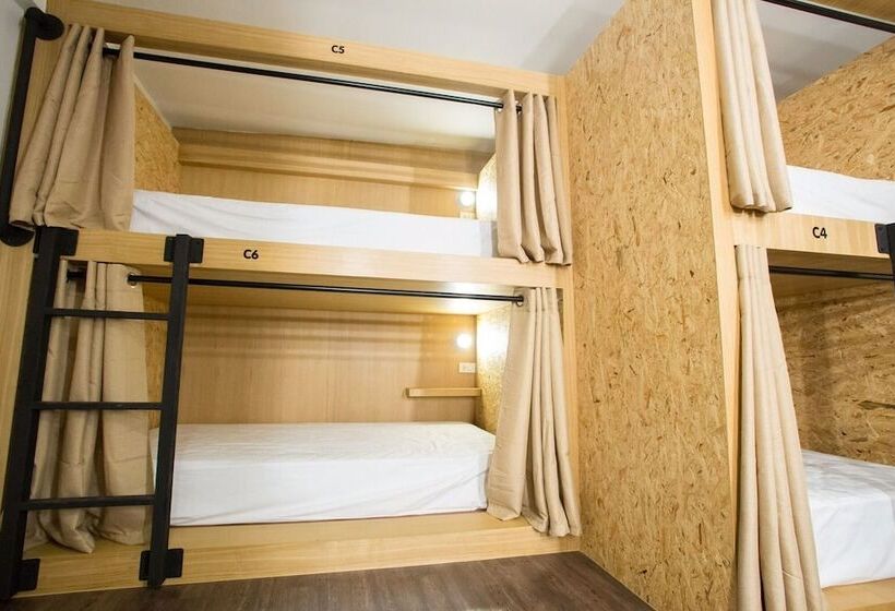 سرير فى غرفة مشتركه, Vestique Hostel