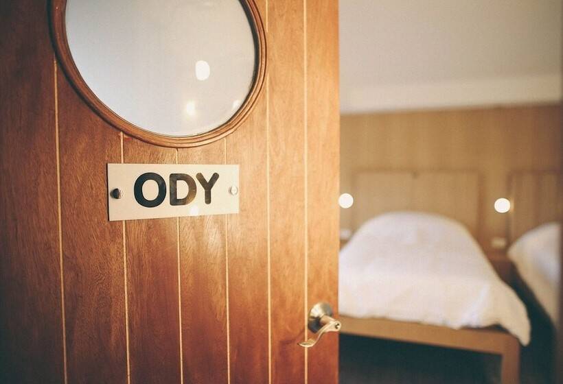 غرفة قياسية ثلاثية, Vestique Hostel