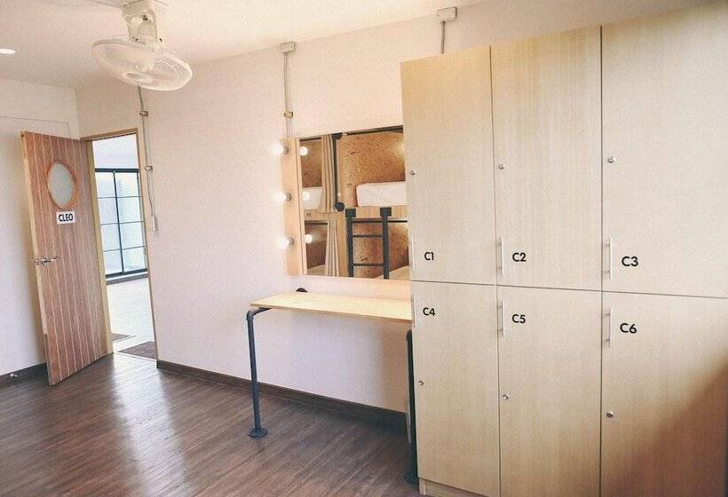 تختخواب در اتاق مشترک, Vestique Hostel