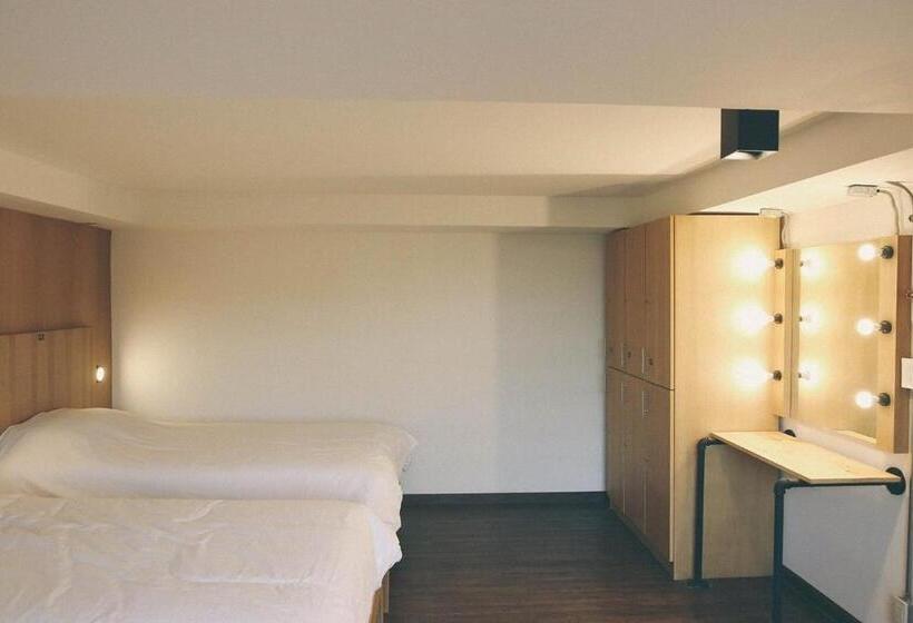 غرفة قياسية ثلاثية, Vestique Hostel