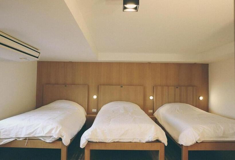 غرفة قياسية ثلاثية, Vestique Hostel