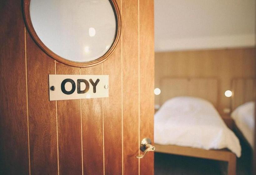 غرفة قياسية ثلاثية, Vestique Hostel