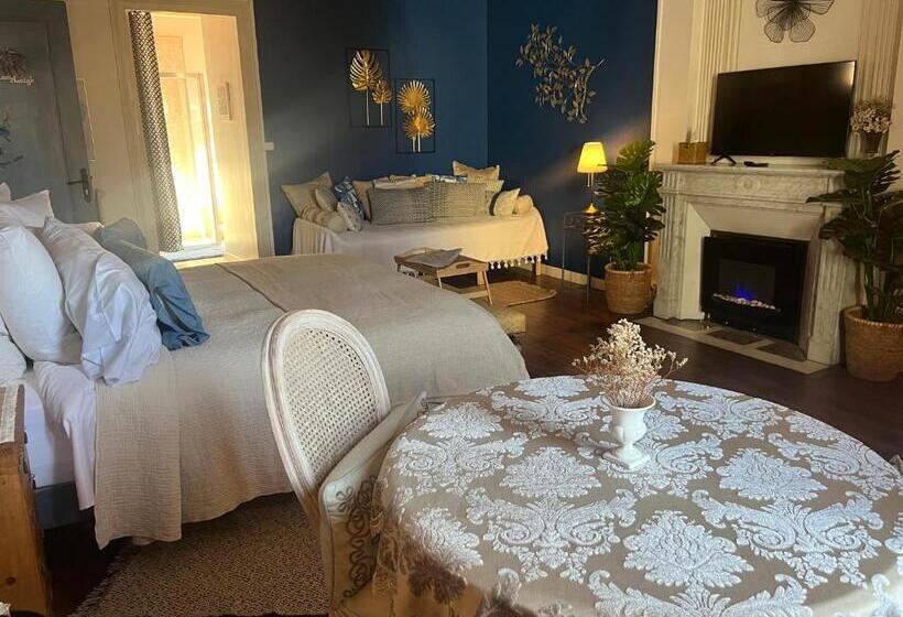 디럭스 스위트, The Corner Properties