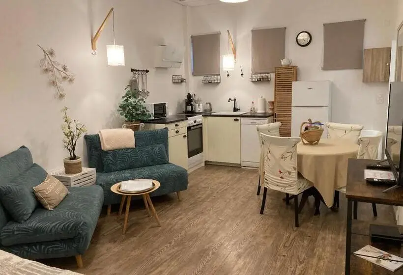 デラックススタジオ, The Corner Properties
