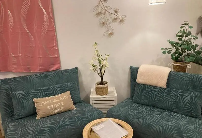 デラックススタジオ, The Corner Properties