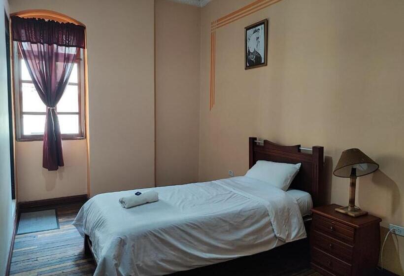 Standard Yhden Hengen Huone, Vibes Aurik