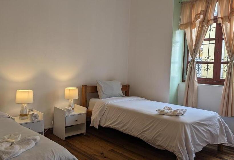 Standard Kolmen Hengen Huone, Vibes Aurik