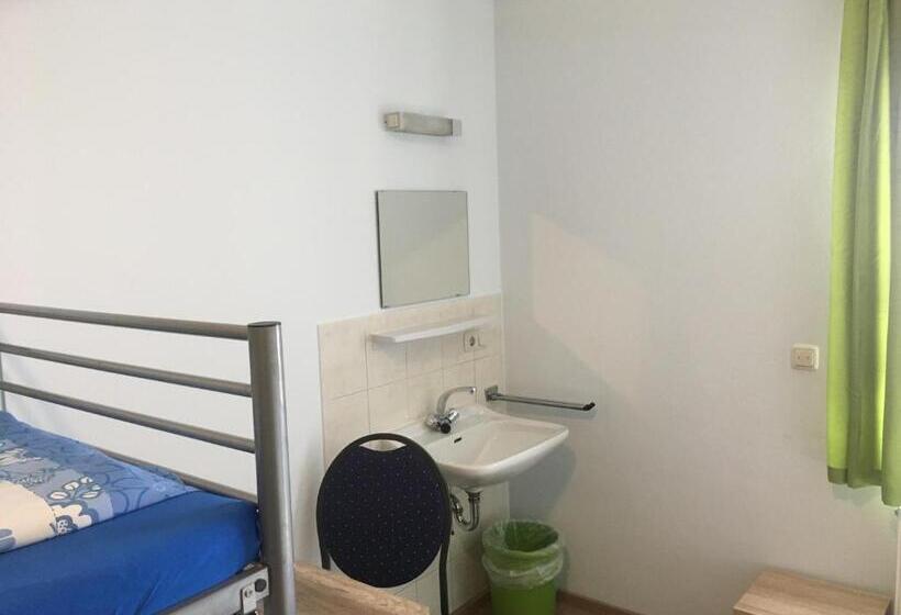 四人标准间, Jurahof Wuermser