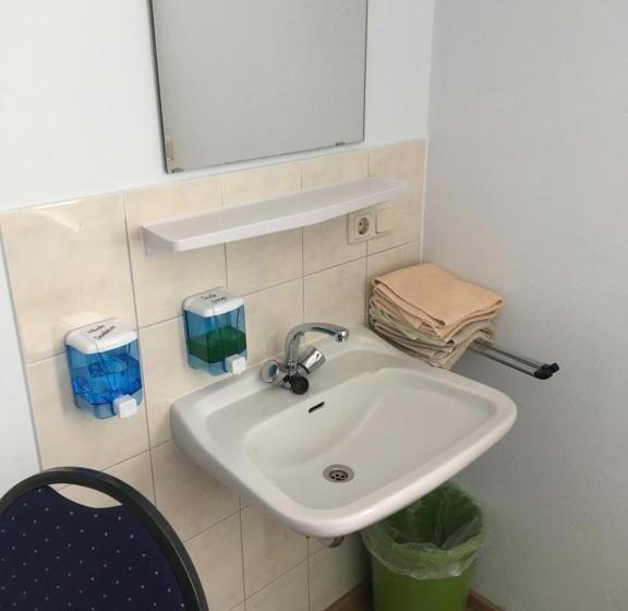 家庭间, Jurahof Wuermser