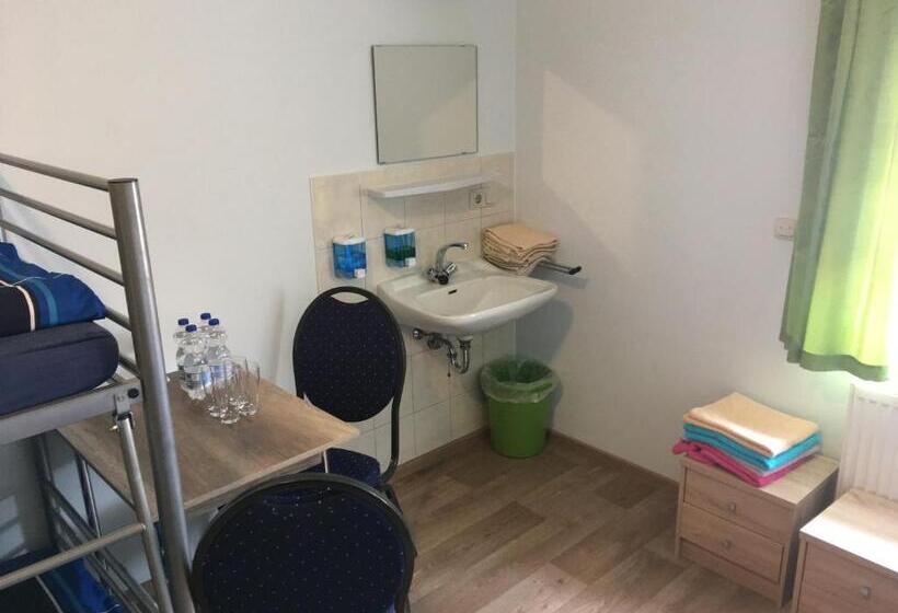 家庭间, Jurahof Wuermser