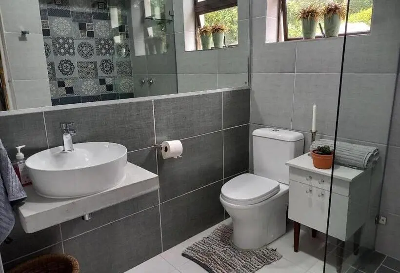 スタンダードインサイドビュールーム, Villa Roc Guesthouse Solar Power