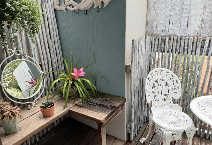 スタンダードインサイドビュールーム, Villa Roc Guesthouse Solar Power
