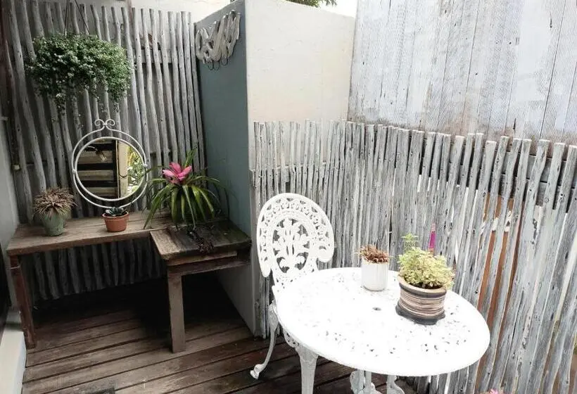 スタンダードインサイドビュールーム, Villa Roc Guesthouse Solar Power