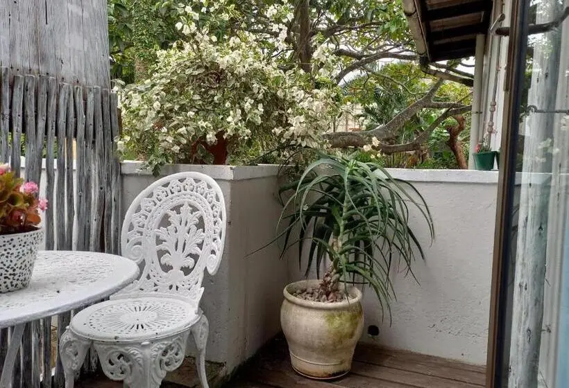 スタンダードインサイドビュールーム, Villa Roc Guesthouse Solar Power