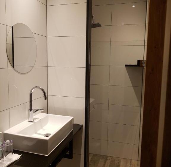 标准三人间, Bed & Breakfast Aan De Beek