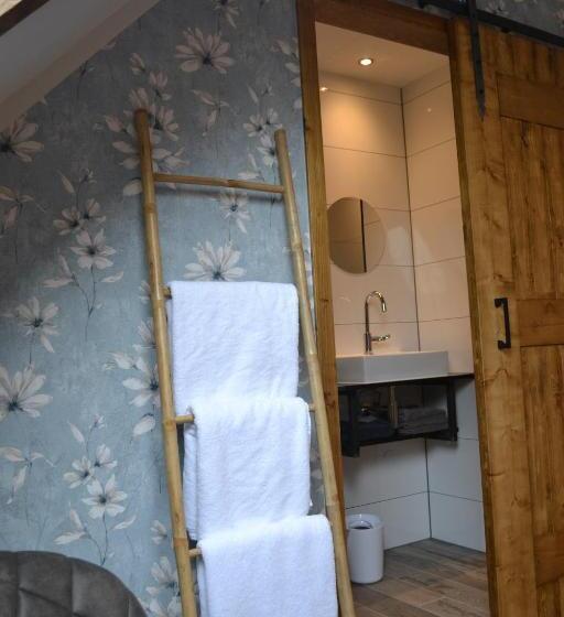 标准三人间, Bed & Breakfast Aan De Beek