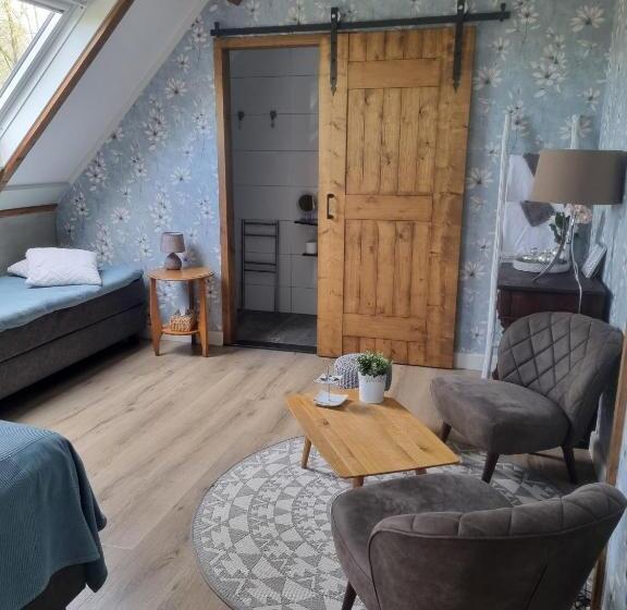 标准三人间, Bed & Breakfast Aan De Beek