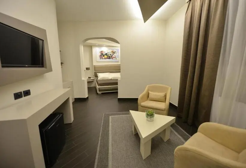 سوییت, Petit Hotel Elita