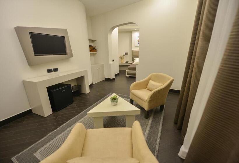스위트, Petit Hotel Elita